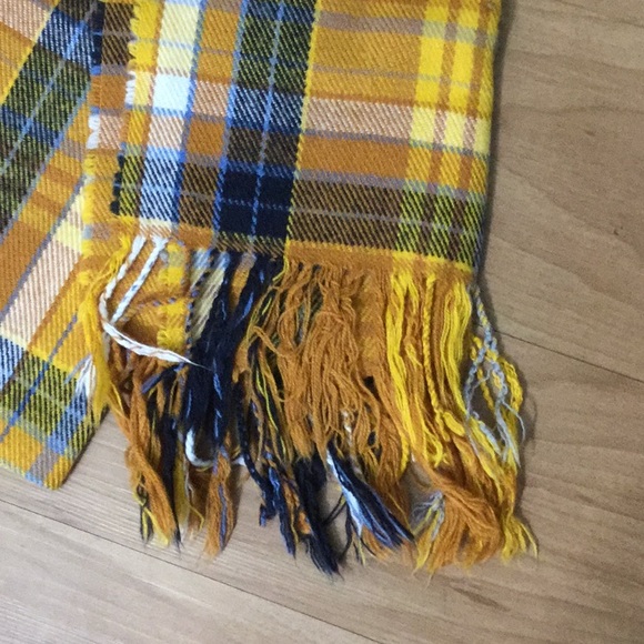 Beautiful Scarv - Picture 2 of 2